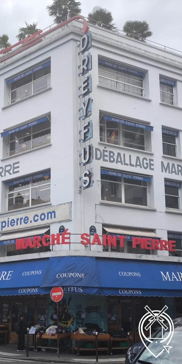 dreyfus-marche-saint-pierre Façade du Marché Saint-Pierre au pied de Montmartre à Paris