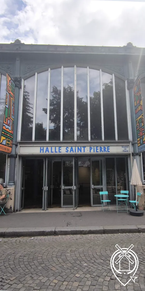 halle-saint-pierre-musee-d-art-naif Entrée de la Halle Saint Pierre à Montmartre